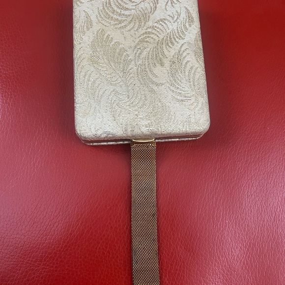 Vintage Zell Roundtowner compact kit.
Compact, change purse, comb, lipstick. - Picture 3 of 11